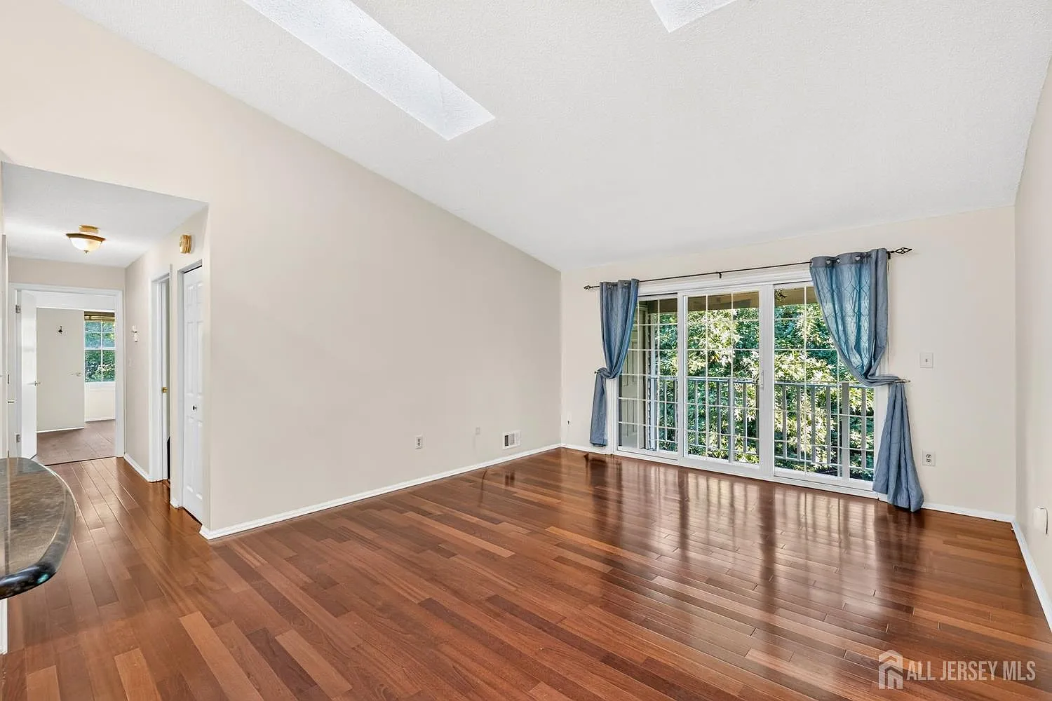 2 bed, 2.0 bath, 1113 sqft, $2,800 — Photo 3