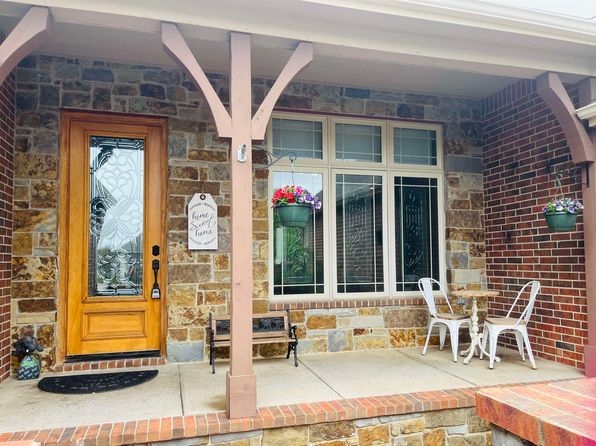 725 Bobtail Ct, Newton, KS 67114