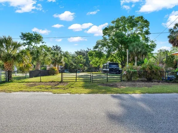 6220 Island Dr, Weeki Wachee, FL 34607