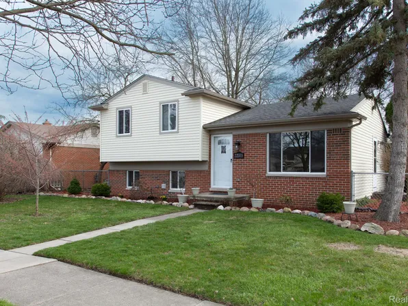 22335 Larch St, Woodhaven, MI 48183
