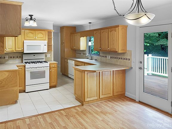 5th image of 1371 Pressley Dr