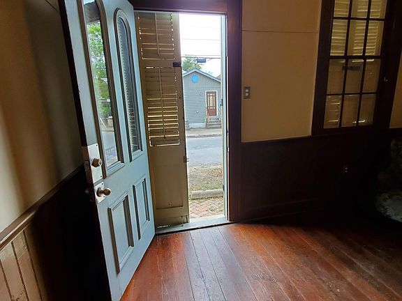 5th image of 2619 Urquhart St
