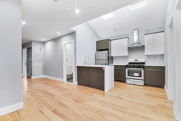 Rented by Brownstone Property Group | media 4