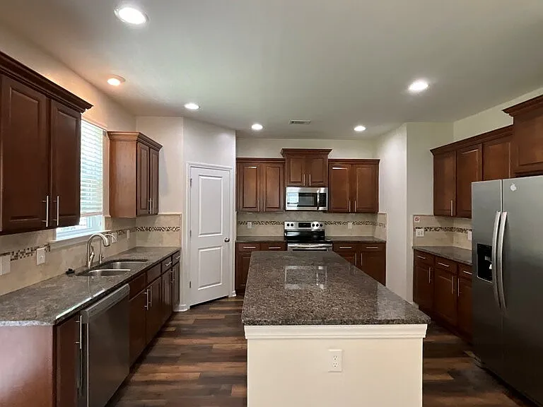 109 Redrock Ct — Photo 10