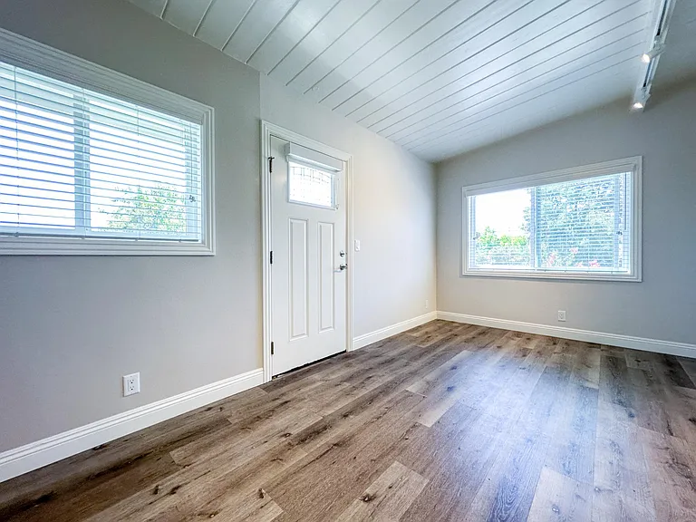 326 N 2nd St #D — Photo 8