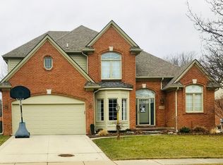 21375 Goethe St, Grosse Pointe Woods, MI