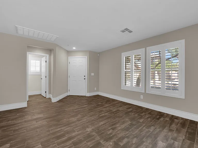 646 Monument Point St — Photo 9