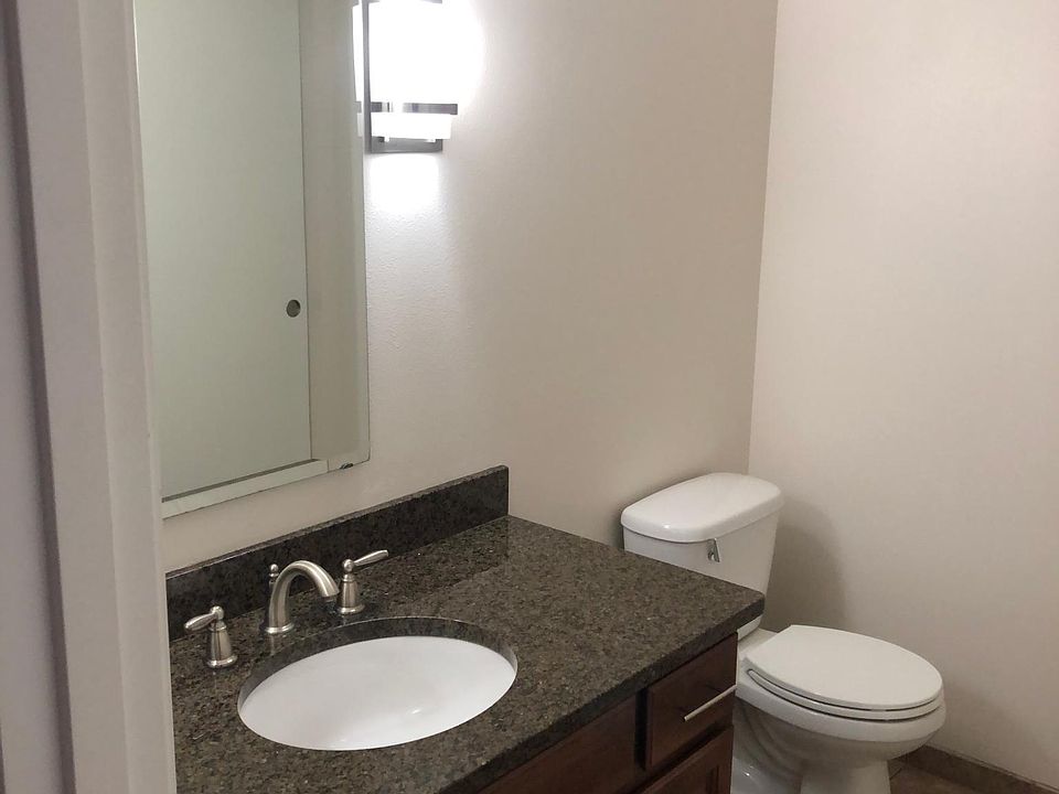 I/2 bathroom and large closet