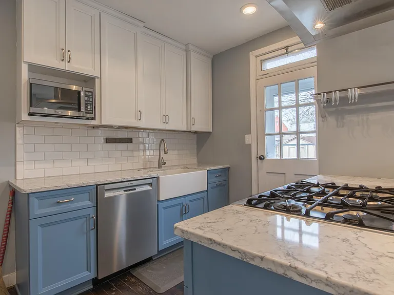 212 S Courthouse Rd — Photo 3