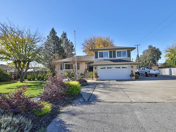 3rd image of 12155 Columbet Ave