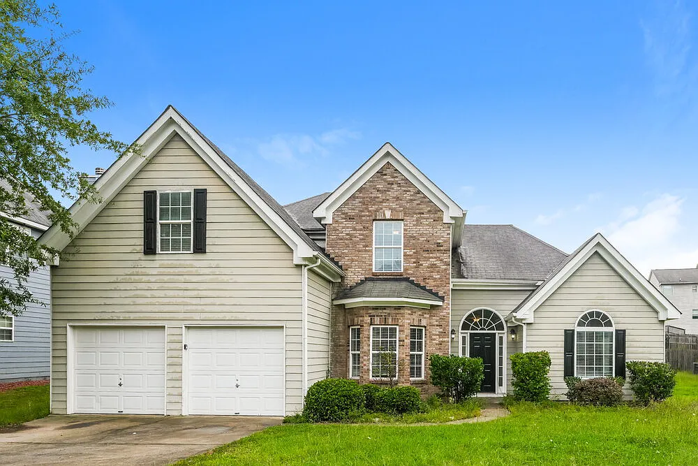 5 bed, 2.5 bath, 2370 sqft, $3,220 — Photo 1