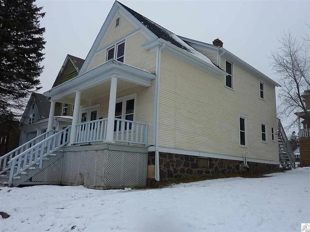 613 E 6th St — Photo 3