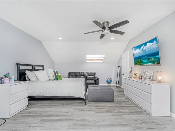 69 Rolling Hill Green image 25 of 30