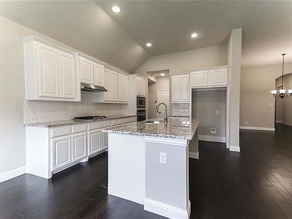 3rd image of 628 Loxley Ln