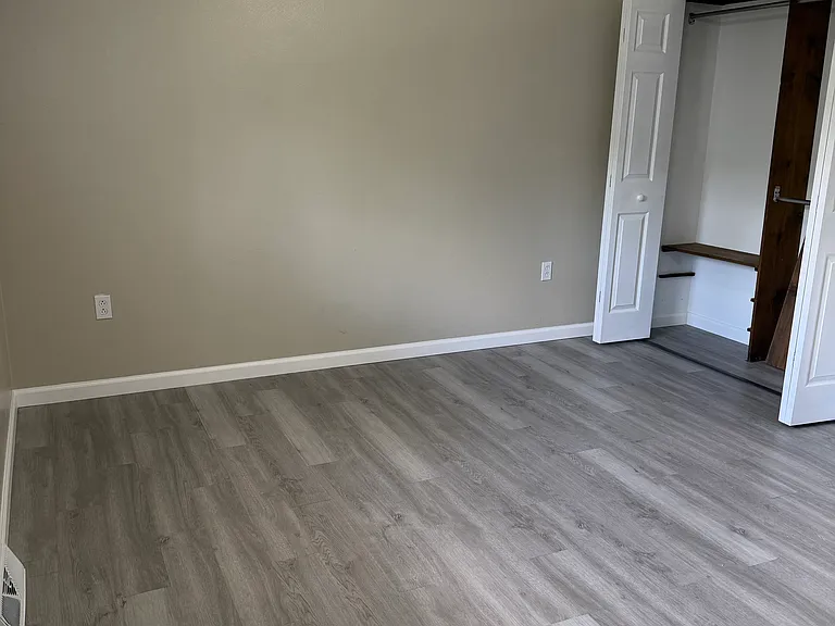 522 Willow Ave — Photo 10