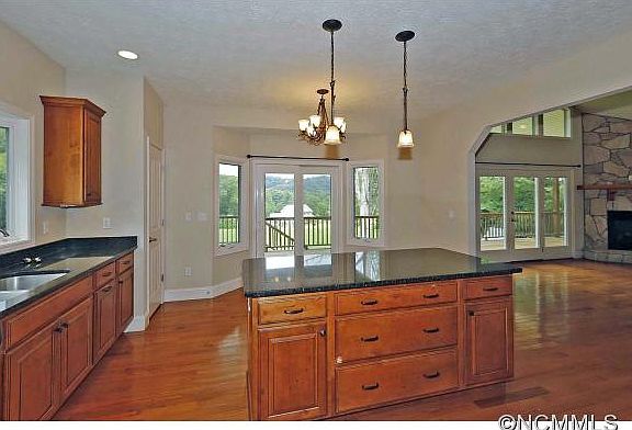 4th image of 385 Stepping Stone Ln