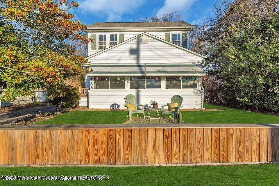 3 bed, 1275 sqft, $3,200 — Photo 2