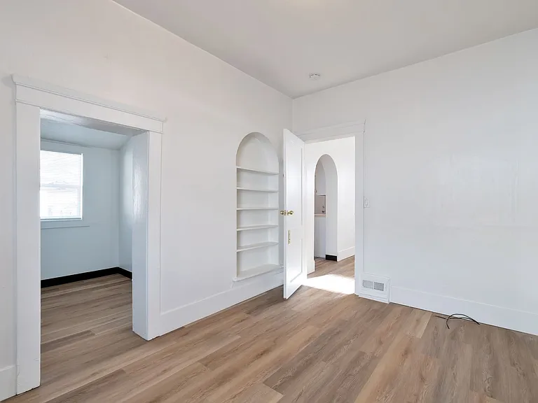 2340 Eccles Ave — Photo 4