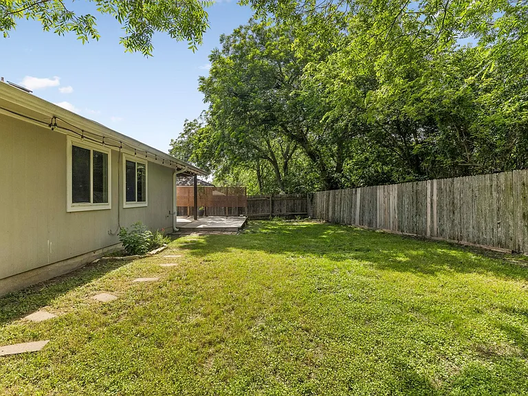 1911 Ralph C Craig Ln — Photo 31