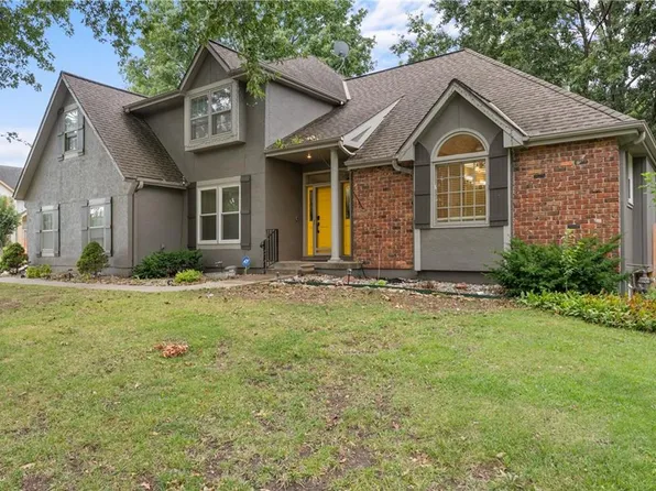 1028 SE Bordner Dr, Lees Summit, MO 64081
