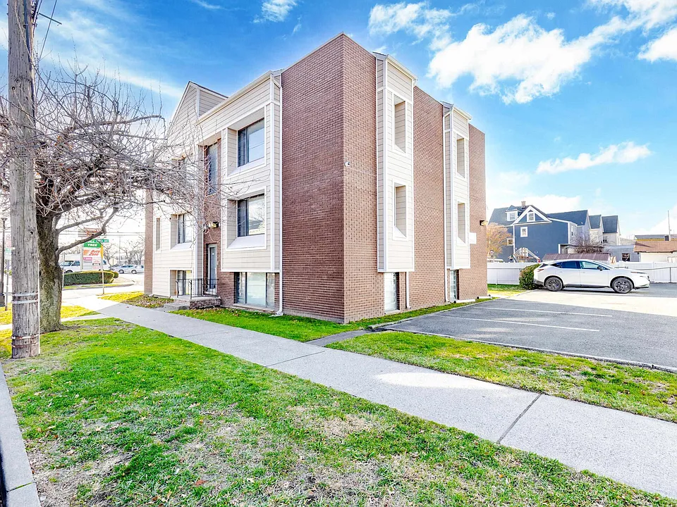 100 Lakeview Ave #1B