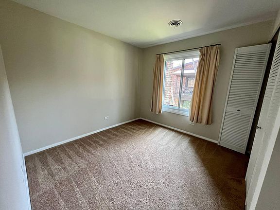 4th image of 203 E Court Of Shorewood Unit 203