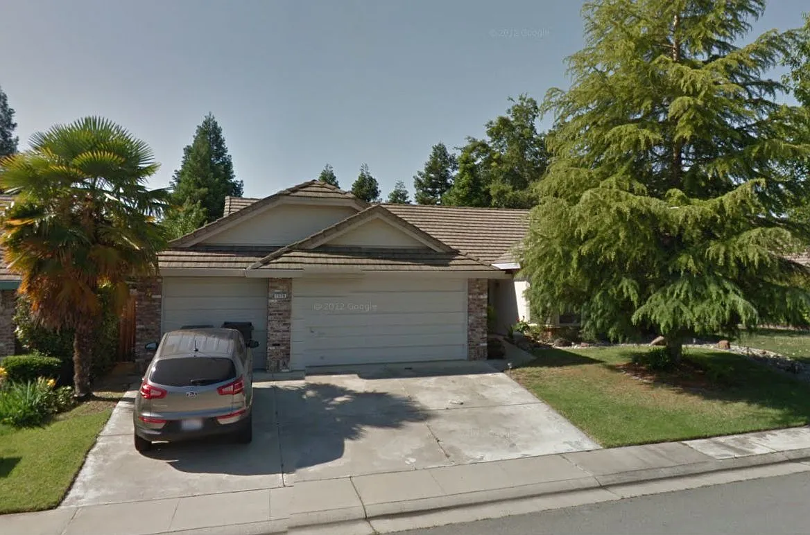 1528 Dickinson Dr photo 1