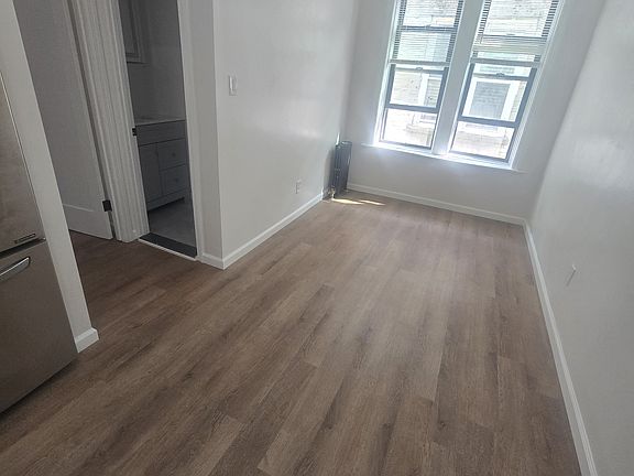 5th image of 2281 Strauss St #3
