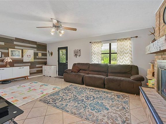 4th image of 3384 Belmont Cir