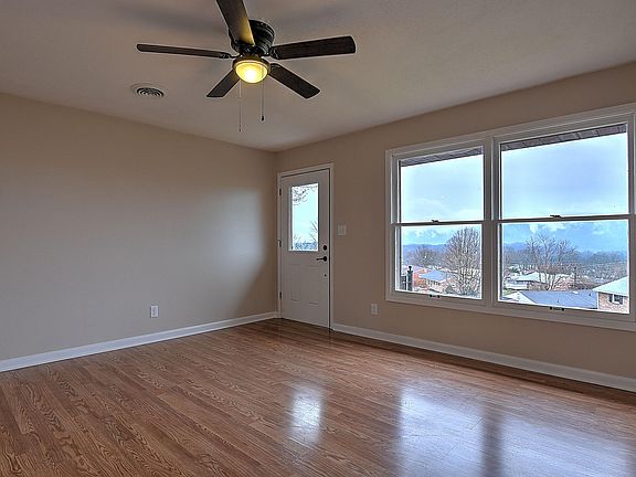 5th image of 1065 Jessie Ln