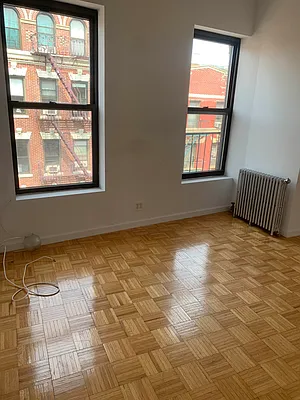 Rented by M.Grossman R.E. Management | media 10