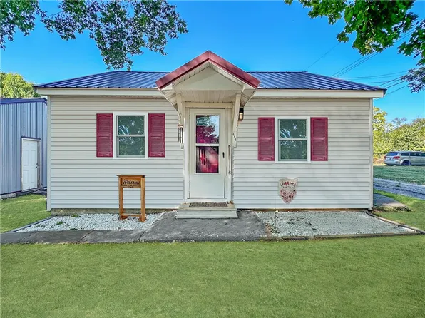 613 S 7th St, Mattoon, IL 61938