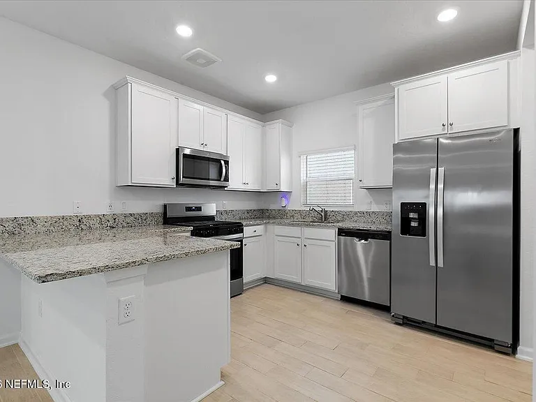 14220 Epply Dr — Photo 16