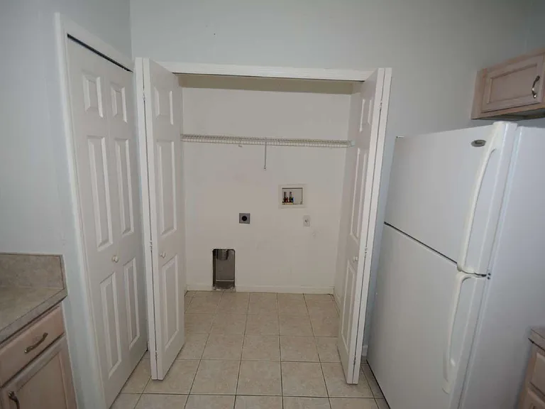 30 Eton Ln #B — Photo 12