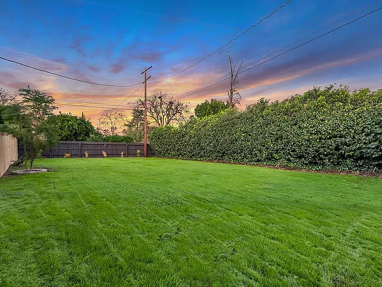17733 Los Alimos St — Photo 18