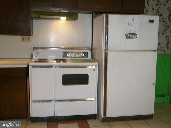 3rd image of 781 Hill St