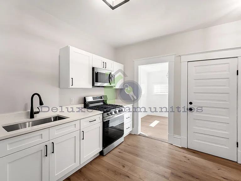 606 Lafayette Ave NE — Photo 9