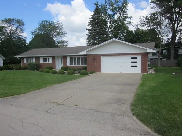 2411 Spruce St, Peru, IL 61354