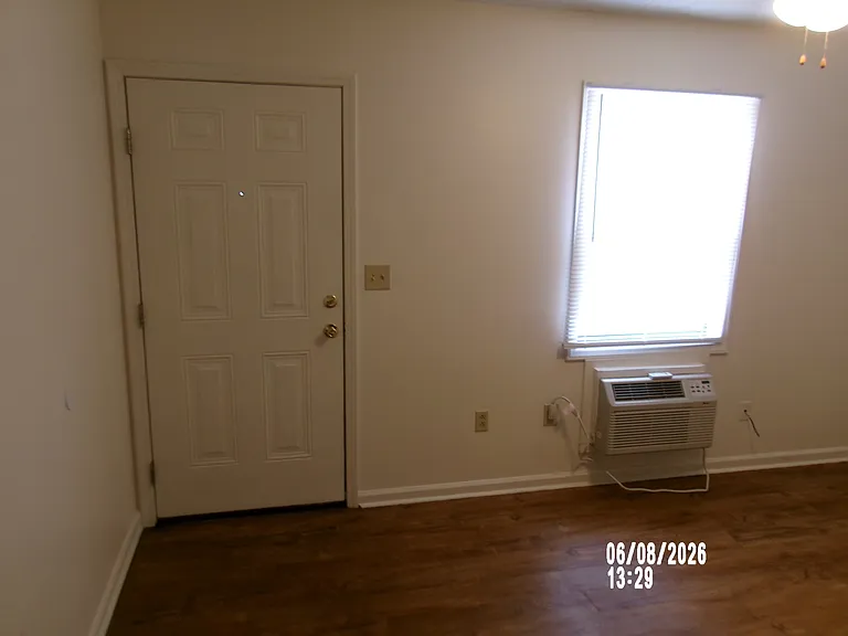 909 8th St NE #909 — Photo 2