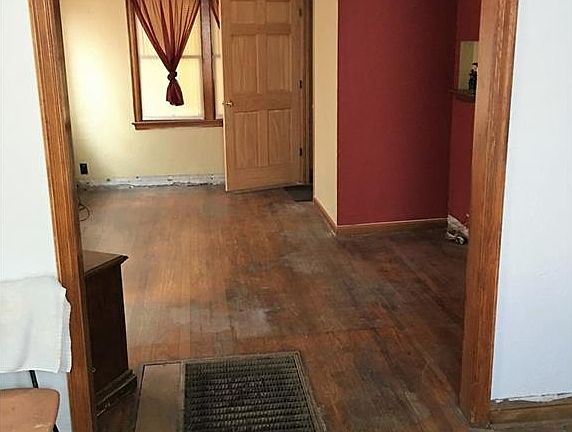 3rd image of 100 10th Ave