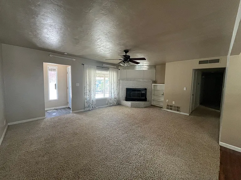 1406 W Howard Ave — Photo 4