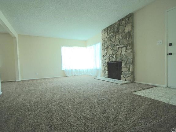 4th image of 1357 E Kingsley Ave