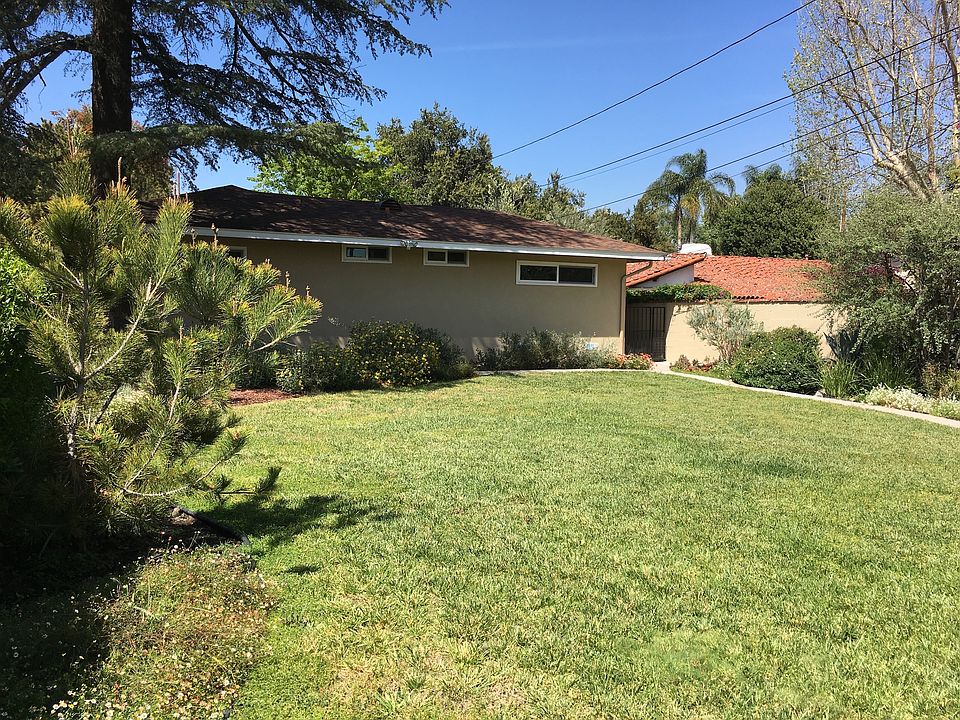 1st image of 10431 Sarah St