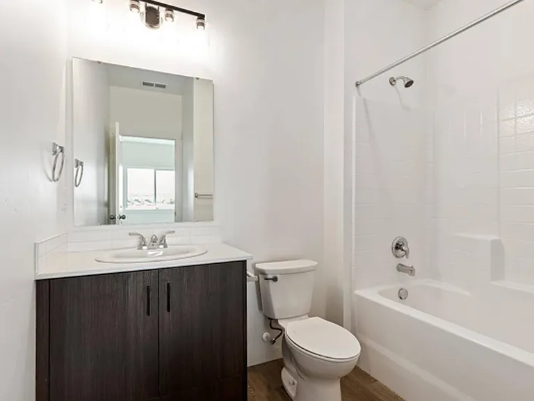 Hawk's Landing Apartments — Photo 41