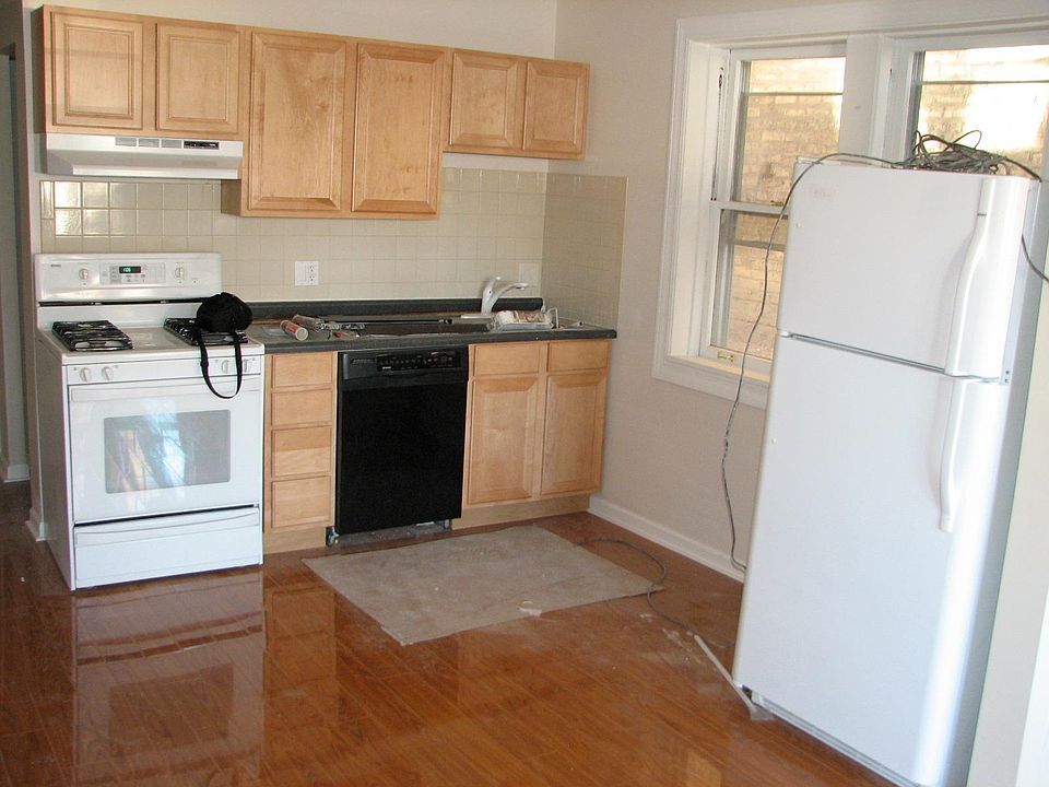 1st image of 4931 W Ainslie St #Garden