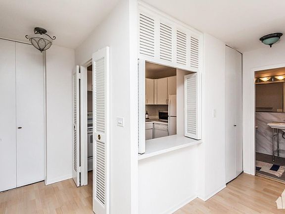 3rd image of 70 W Burton Pl APT 3108