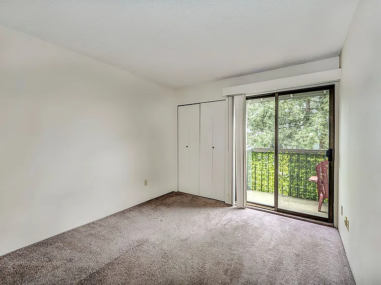 22715 Lakeview Dr #J2 — Photo 12