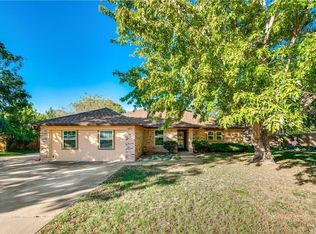 625 Holly Dr, Burleson, TX 76028
