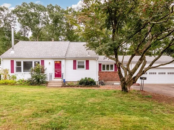 43 School St, Plainville, MA 02762