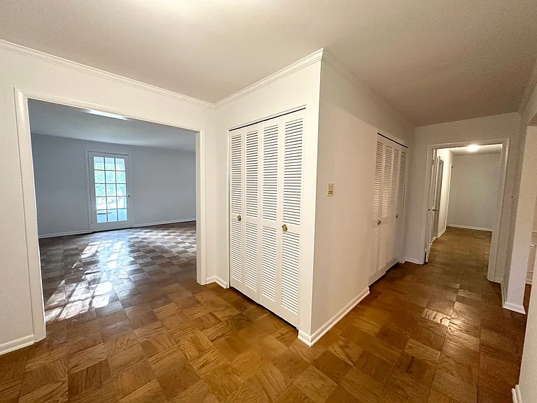 Melrose Apartments — Photo 17